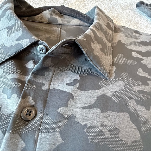 Men's Lululemon Camouflage Button-Up Shirt - Picture 1 of 5